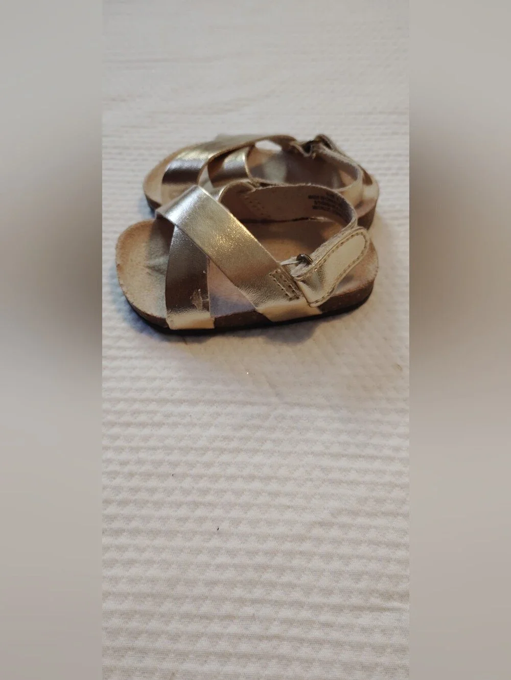 Baby old navy 0-3M Girl Gold Sandals Flip Flops